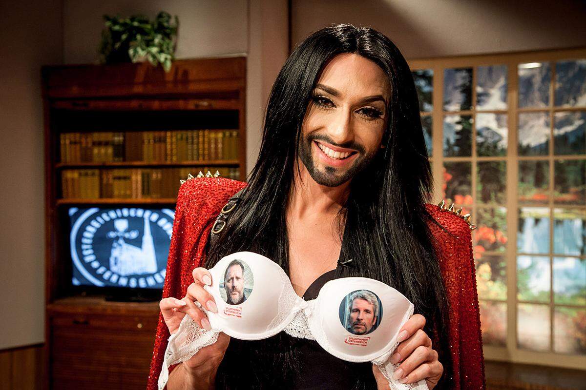 Wer soll den Song Contest moderieren? Diese Frage beschäftigte die Medien über Wochen. Am Freitag wurde sie beantwortet: Conchita Wurst, die den ESC nach Österreich "holte", wird den "Green Room" moderieren. Auf der Bühne werden drei Frauen stehen: