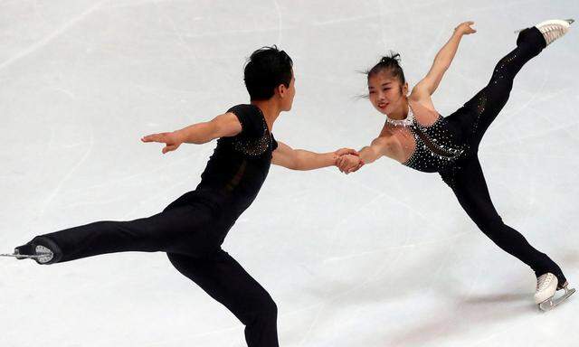 Eiskunstlauf-Paar Ryom Tae-ok und Kim Ju-sik.