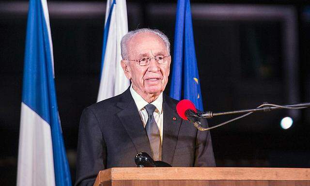 Shimon Peres ist im Krankenhaus eingeliefert worden.