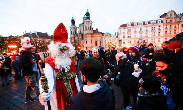 Nikolausfeierlichkeiten in Prag am 6. Dezember.