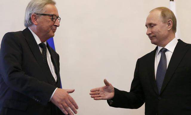 Russian President Putin meets European Commission President Juncker in St. Petersburg