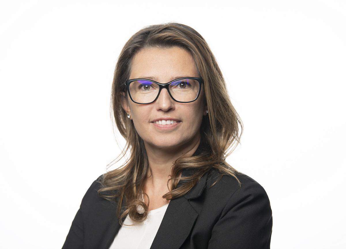 Mit 1. September 2021 übernahm Jelena Pirker die Leitung des Teams Wohnen Eigentum in der Örag Immobilien Vermittlung GmbH. Die Immobilienexpertin hat Kommunikations- und Politikwissenschaften studiert. "Mein Hauptaugenmerk lege ich auf die Betreuung maßgeschneiderter Vermarktungskonzepte und die bestmögliche Beratung von Neukunden." (24., 9. 2021) Infos unter: www.oerag.at