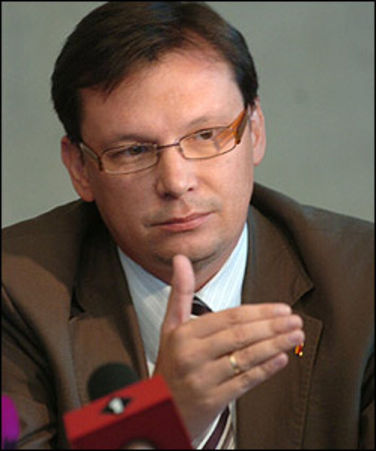 "Diese Regierung ist abgewählt."Darabos zieht erste Bilanz und verweist auf Verluste um die sieben Prozentpunkte für die ÖVP sowie darauf, dass deren Koalitionspartner BZÖ in den Hochrechnungen "kaum an der Wahrnehmungsgrenze" liege.