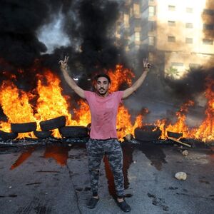 Brennende Barrikaden: Die Krise treibt die Libanesen auf die Straßen.