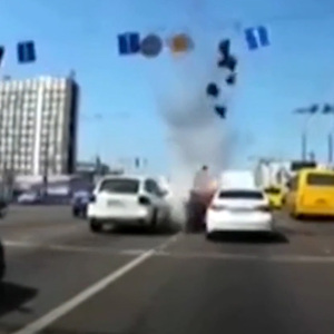 Bilder einer kleinen Auto-Überwachungskamera zeigen Bilder vom Montag.