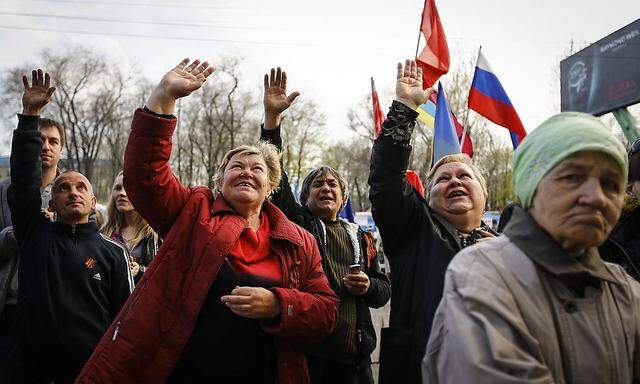 Prorussische Demonstranten in Lugansk.