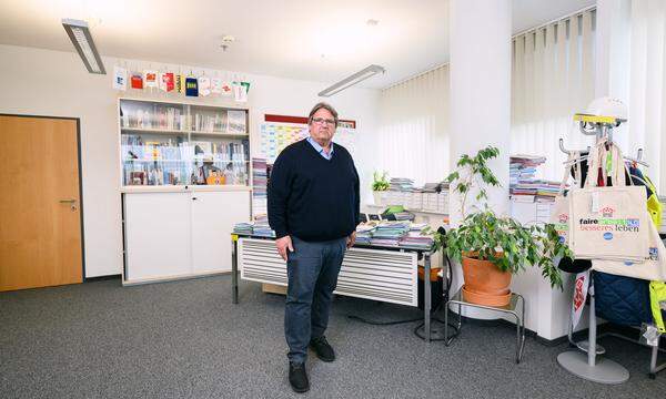 SPÖ-Mandatar und Spitzengewerk- schafter Josef Muchitsch in seinem Büro im ÖGB.