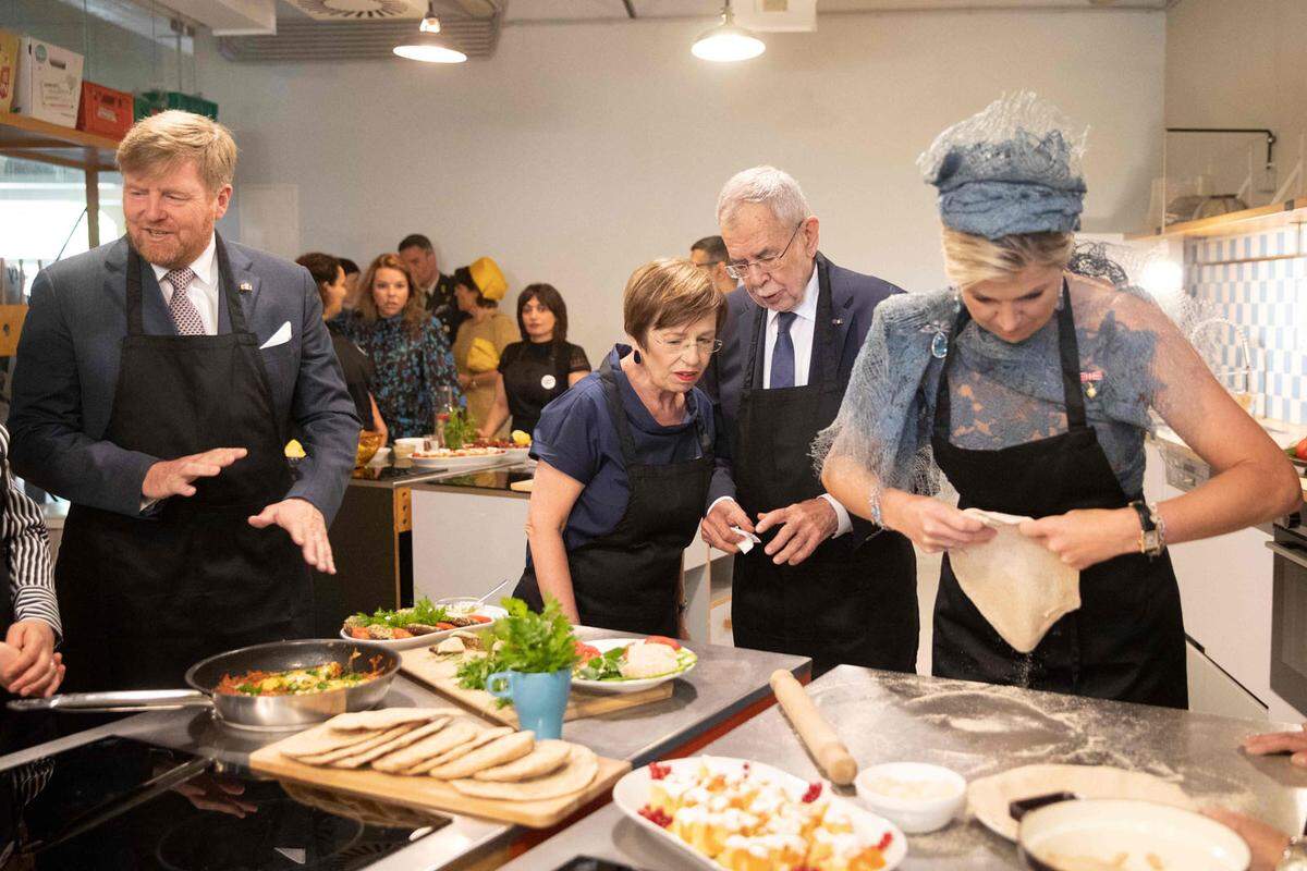 Das ist noch nicht alles: Am Dienstag machten sich Willem-Alexander und Máxima auch ein Bild vom Integrationsprojekt "Community-Cooking" in der "Brotfabrik" in Wien-Favoriten ...