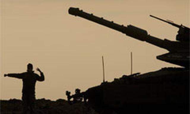 Israelische Bodentruppen stehen an der Grenze zum Gazastreifen bereit