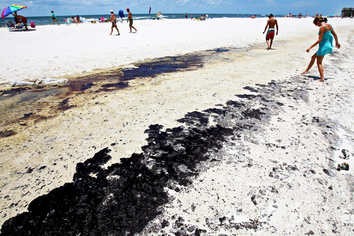 Was in den Wochen darauf folgte, waren Bilder verschmierter Vögel und Fische, ein Ölteppich von der Größe Jamaikas und 1000 Kilomter schmutzverklebte Küste.