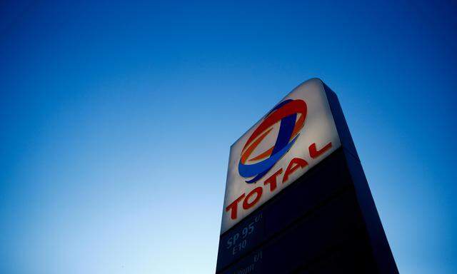 Der Energiekonzern Total verlängert den Spritpreisdeckel an seinen Tankstellen in Frankreich über das Jahresende hinaus.