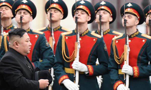 Schon 2019 wurde Kim Jong-un mit militärischen Ehren in Russland empfangen.