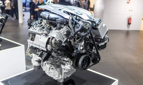 Ein stattlicher Umsatz von rund 3,9 Milliarden Euro bringt die BMW Motoren GmbH an die neunte Stelle im Ranking. Das Motorenwerk in Steyr, das Bestandteil des weltweiten Forschungs- und Produktionsnetzwerkes der BMW Group ist, weist ein Plus von 2,4 Prozent auf. Das Unternehmen beschäftigt rund 4400 Mitarbeiter.