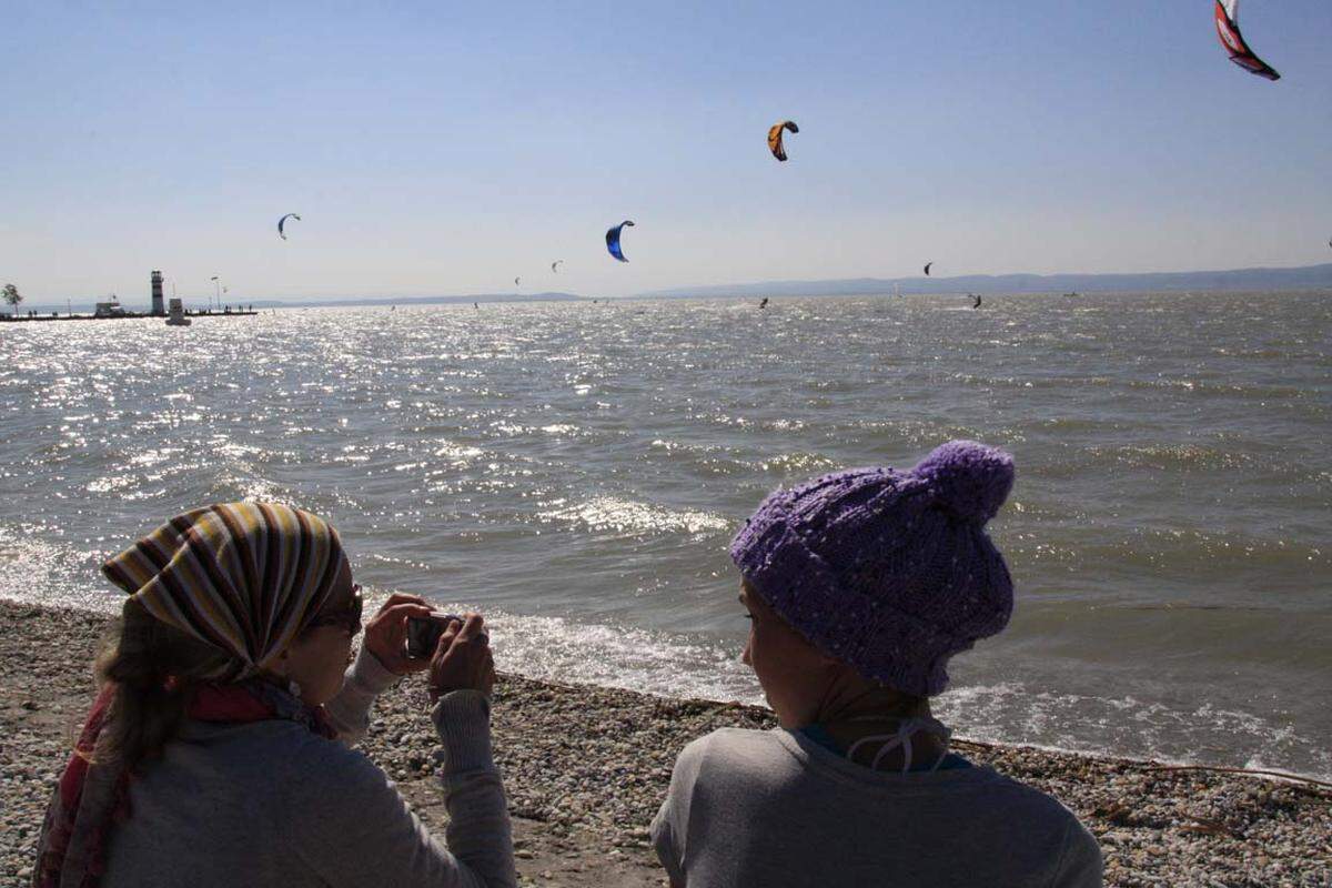 Zwei Tage Musik, 13 Bands, 12 DJ's, 5 Floors und das alles im Rahmen des Summer Openings in Podersdorf am Neusiedler See. BILDER UND TEXT VON GÜNTER FELBERMAYER