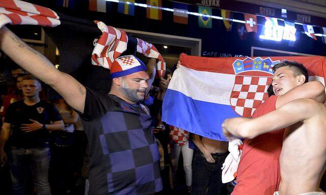 FUSSBALL-WM 2018: ENGLAND-KROATIEN: FANS AUF DER OTTAKRINGER STRASSE IN WIEN