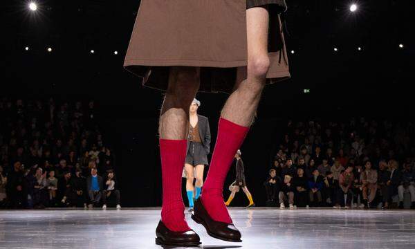 Dior Homme setzt den Herrenballerina in Szene