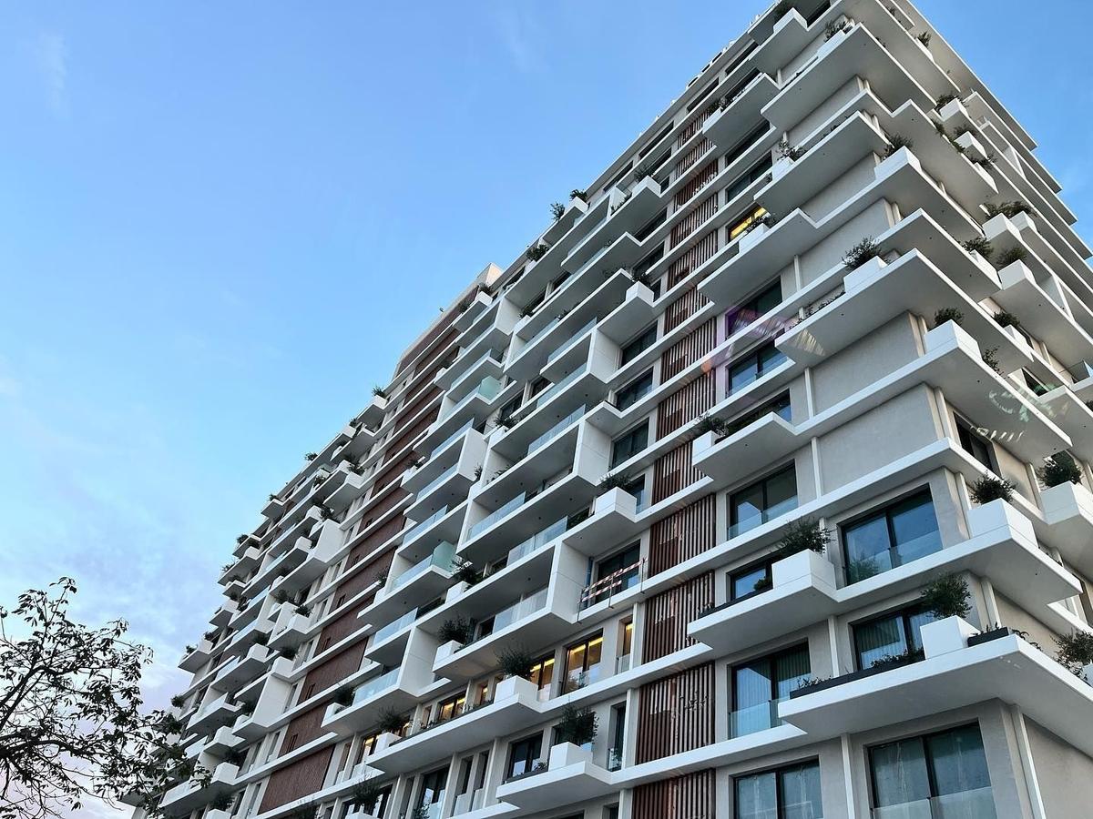 Zeitgenössisches Luxushotel mit viel Glas in Lissabon