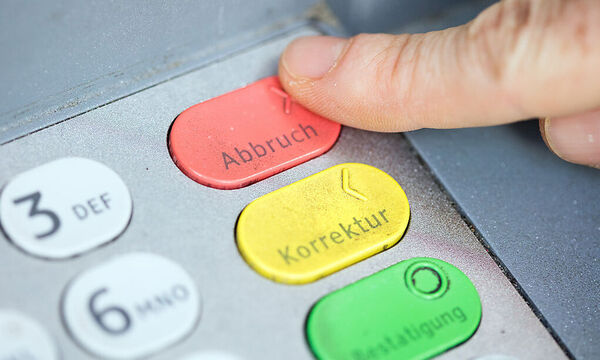 THEMENBILD: BANKOMATGEBUeHREN