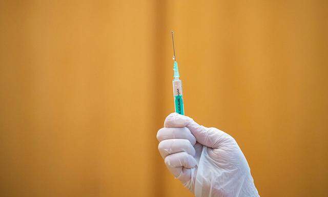 FILE PHOTO: Children are vaccinated against COVID-19 in Ebersberg near Munich