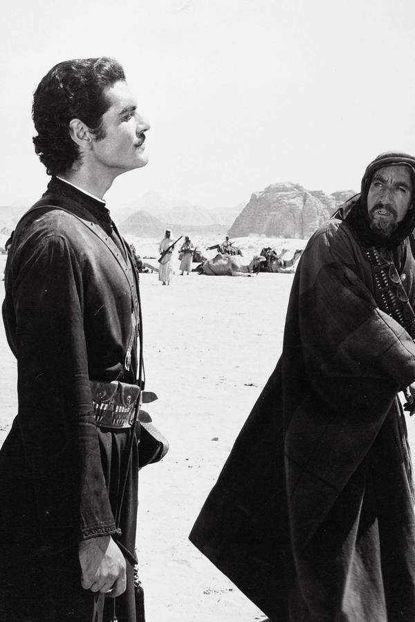 Erstes internationales Aufsehen erregte der Ägypter Sharif mit seiner Nebenrolle als Scheich in "Lawrence von Arabien" 1962 an der Seite von Peter O'Toole.