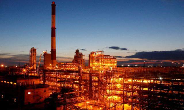 Taneco-Raffineriekomplex, der zur Unternehmensgruppe des russischen Ölproduzenten Tatneft gehört, in Nishnekamsk