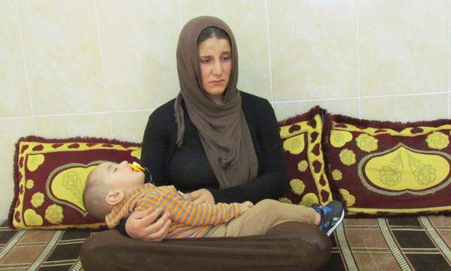 Die Yezidin Aschma und ihr Baby.