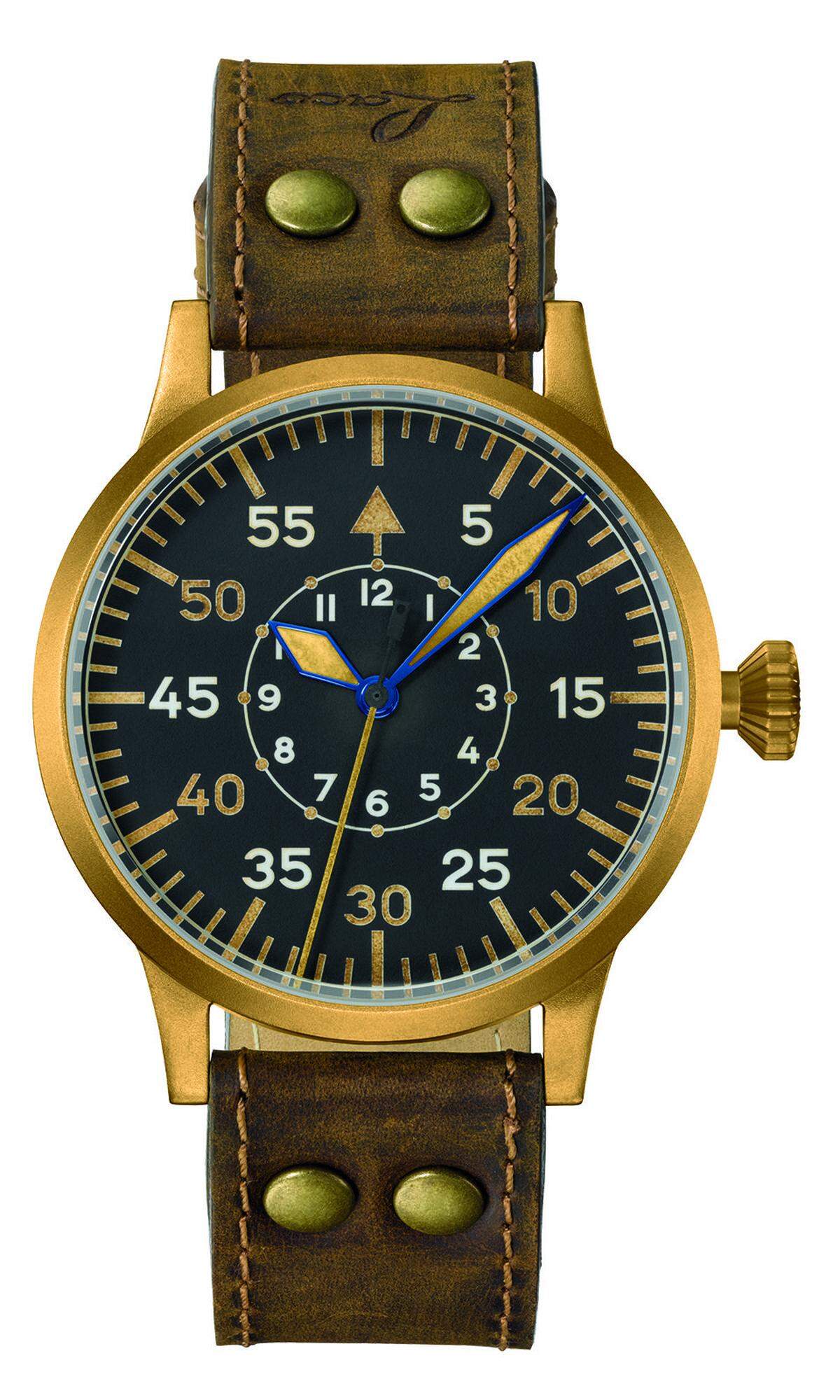Das aus einer Legierung aus Kupfer und Aluminium gefertigte Gehäuse hat die Eigenschaft, schnell Patina anzusetzen, wenn es den Elementen ausgesetzt ist.  IWC, „Pilot’s Watch Heritage“. ­Limitierte Bronzeuhr im Retrodesign der historischen „Großen Fliegeruhr“ aus den 1940er-Jahren.