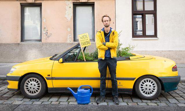 „Wenn man in Wien ein Hochbeet im öffentlichen Raum anlegen möchte, ist die einfachste Möglichkeit, einfach ein Auto darunterzustellen“, sagt Schwarz. 