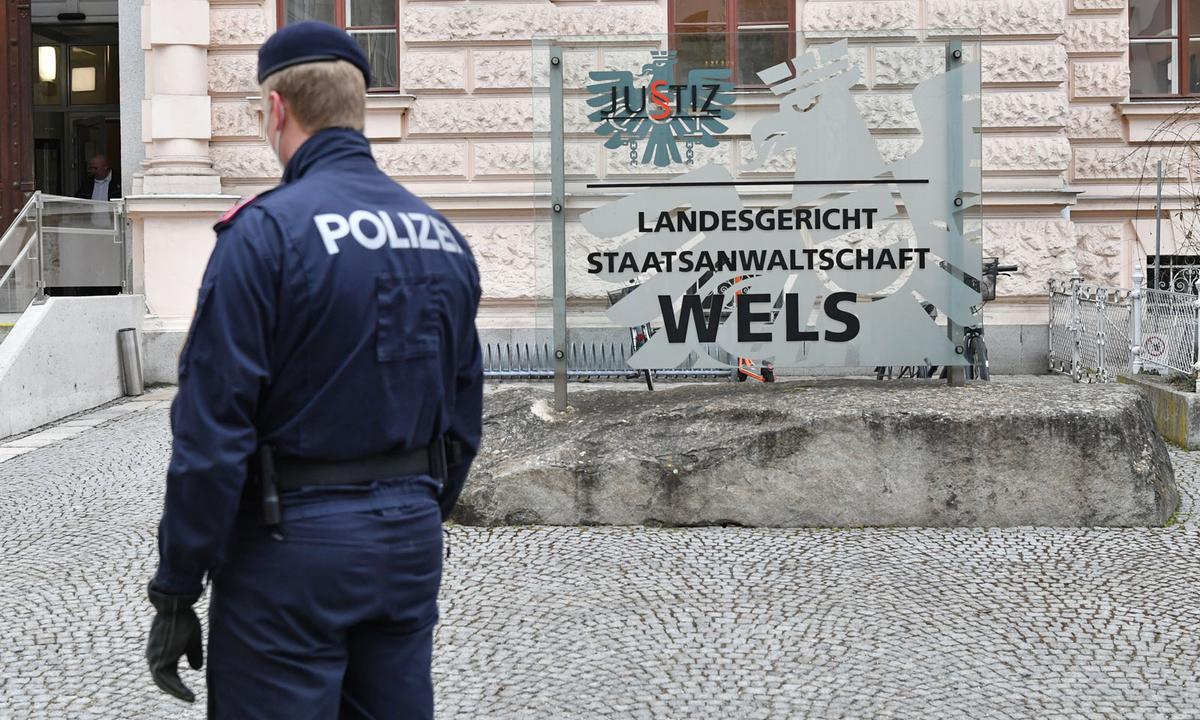 Polizeischutz beim Prozess in Wels