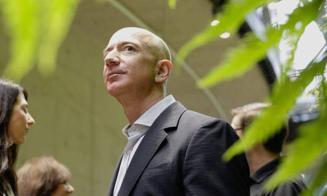 Jeff Bezos wird in Berlin geehrt