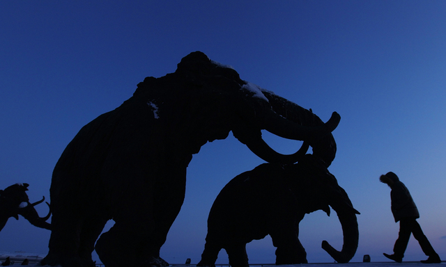 RUSSIA SCULPTURE MAMMOTHS