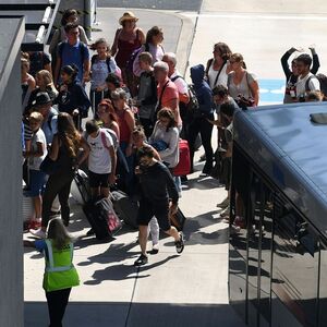 Elf Millionen Reisende passierten im ersten Halbjahr den Flughafen Wien.