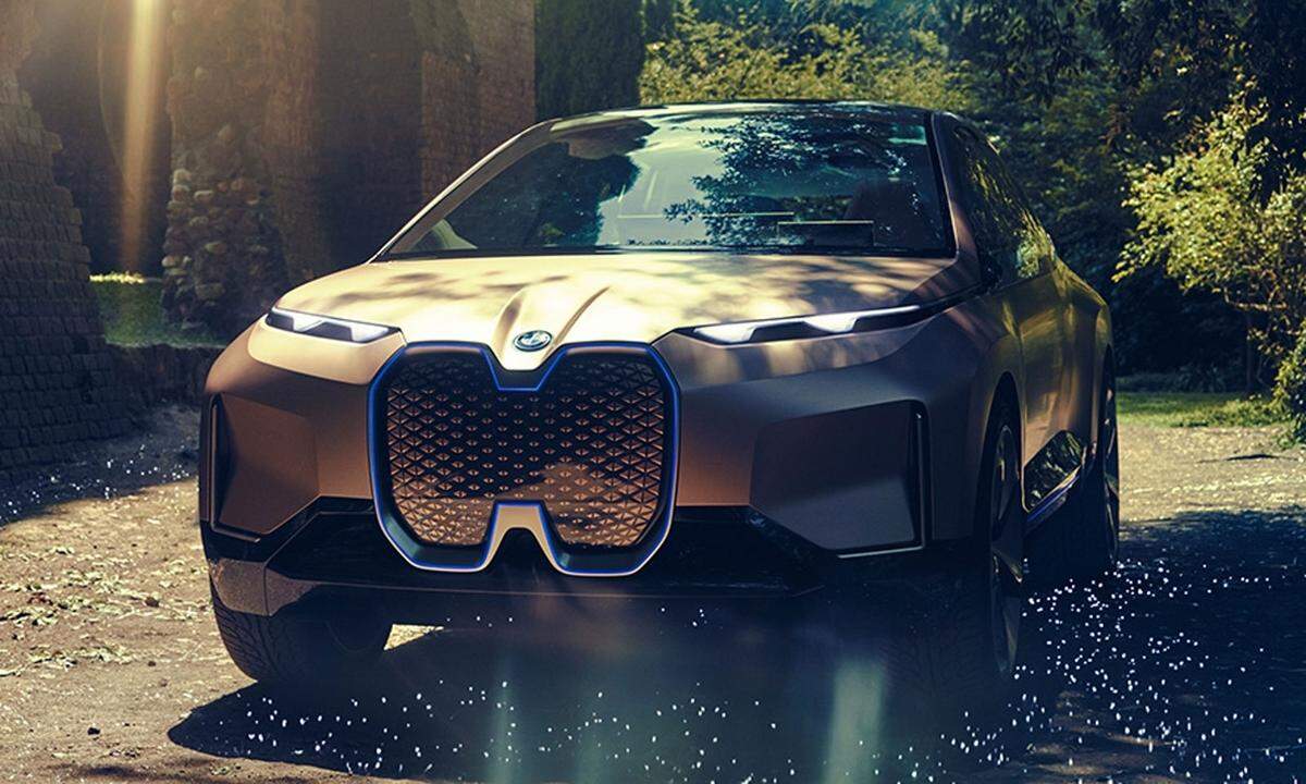 ... Das erkläre auch, warum der Wagen erst 2021 in Serie geht: "Die Herausforderungen beim autonomen Fahren sind enorm", betonte er auch mit Blick auf Unfälle anderer Hersteller. Zudem seien im Jahr 2021 Batterien für 750 Kilometer Reichweite verfügbar.