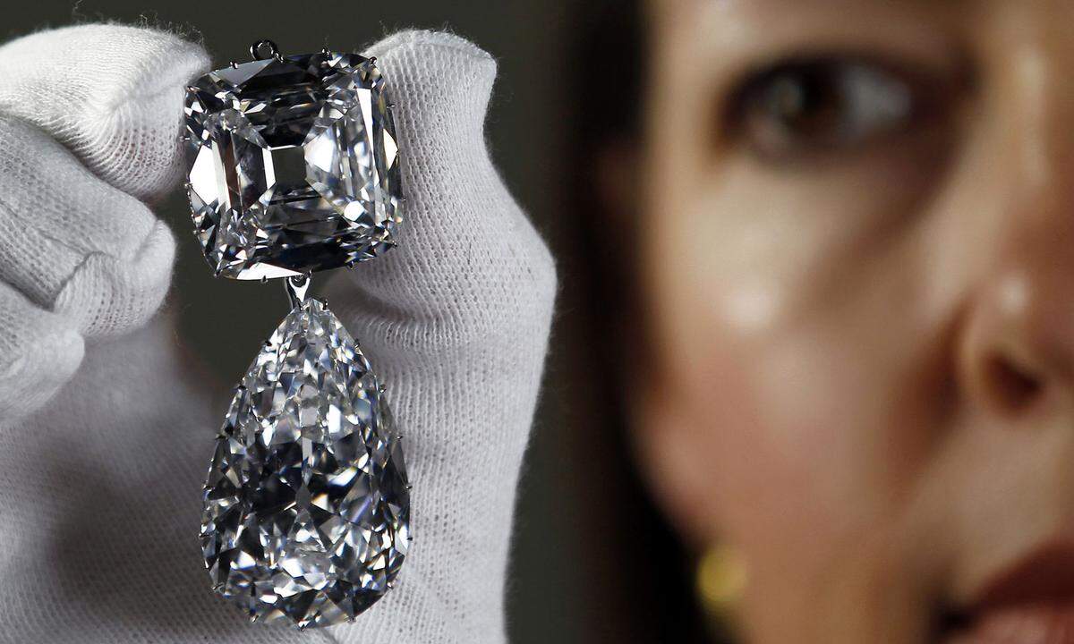 Der größte bisher dokumentierte Diamant war 1905 im südafrikanischen Cullinan bei Pretoria gefunden worden. Der 3106 Karat schwere Stein wurde später gespalten, die großen Teile wurden in die britischen Kronjuwelen eingearbeitet.