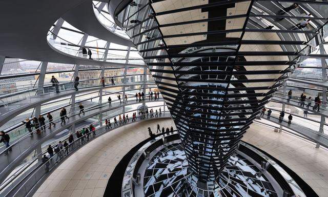 Die Reichstagskuppel in Berlin gilt als architektonisches Meisterwerk. Technisch umgesetzt hat es Waagner-Biro. 