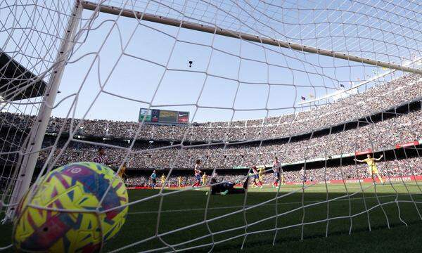 Dank US-Milliardenkrediten bald in neuem Glanz? Das Camp Nou in Barcelona.  