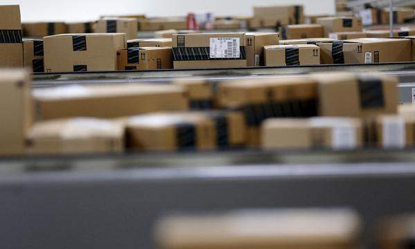 Amazon habe die Verkaufskonten der Beklagten gesperrt, die mit dem Fall verbundenen Angebote entfernt und die betroffenen Kundinnen und Kunden von sich aus entschädigt.
