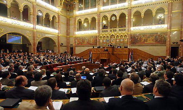 Ungarn beschließt umstrittene Doppelstaatsbürgerschaft 