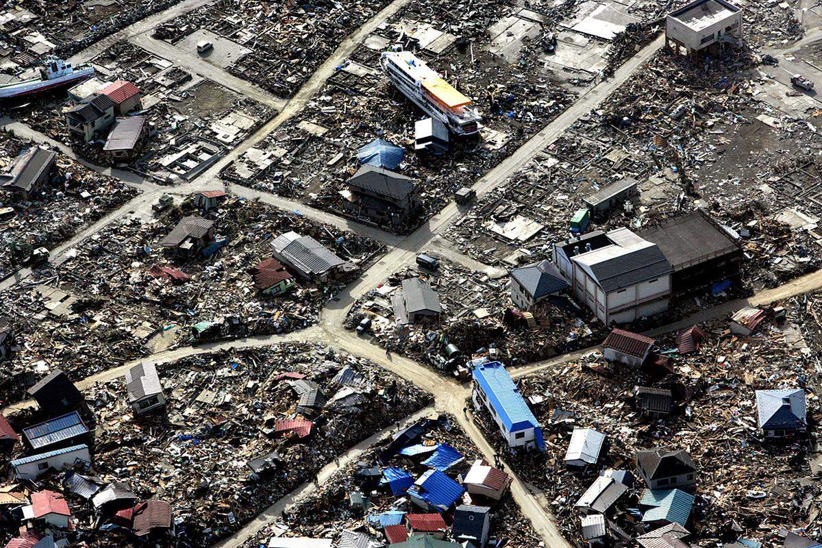 Dienstag (22. März): Wenigstens die Wege und Straßen der Stadt Miyako wurden von den Trümmern geräumt.