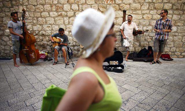 Schon heute nehmen die Straßenmusiker in Dubrovnik gern Euro statt Kuna als Spende für ihre Musik. 