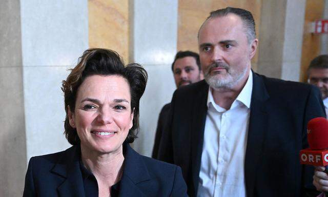 Pamela Rendi-Wagner und Hans-Peter Doskozil nach dem Parteipräsidium am 15. März