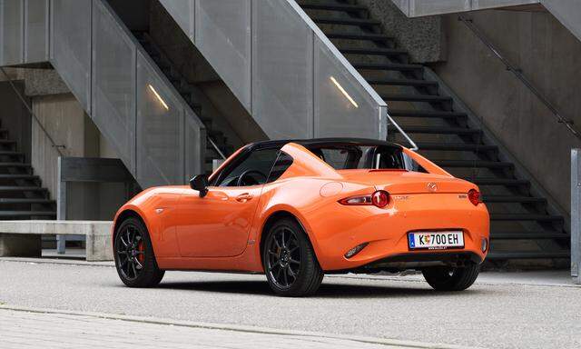 Happy Birthday, MX-5: Sondermodell zum Dreißiger, hier in Klappdach-Variante RF. 