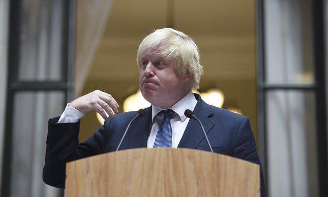 Britain´s Foreign Secretary Boris Johnson addresses staff inside the Foreign Office in London
