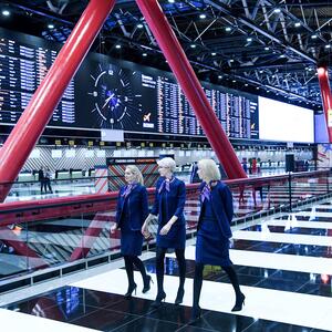 Abflughalle im neuen Terminal C des Moskauer Flughafens Scheremetjewo. 