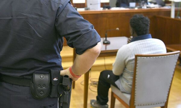 Der Angeklagte am Dienstag vor Beginn der Verhandlung