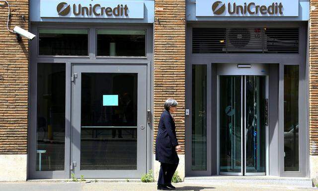 UniCredit bank in downtown Rome