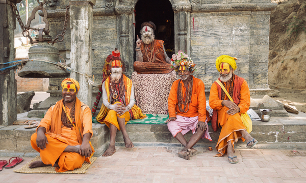 Die Kultur Nepals ist geprägt von einer reichen Vielfalt an Traditionen, darunter buddhistische und hinduistische Rituale, farbenfrohe Feste und beeindruckende Handwerkskunst. 