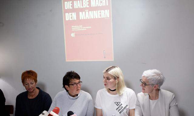 Rückblick mit Ausblick. Eva Rossmann, Sonja Ablinger, Teresa Havlicek (Frauenvolksbegehren 2.0), Maria Rösslhumer (v. l.).