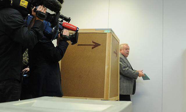 Archivbild: Bürgermeister Häupl bei der Wien-Wahl 2010