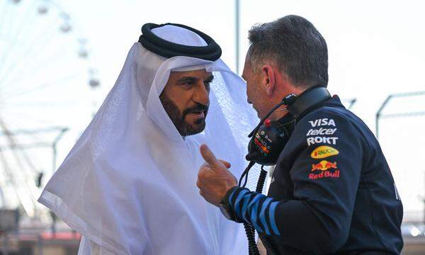 Christian Horner spricht mit FIA-Präsident Mohammed bin Sulayem.
